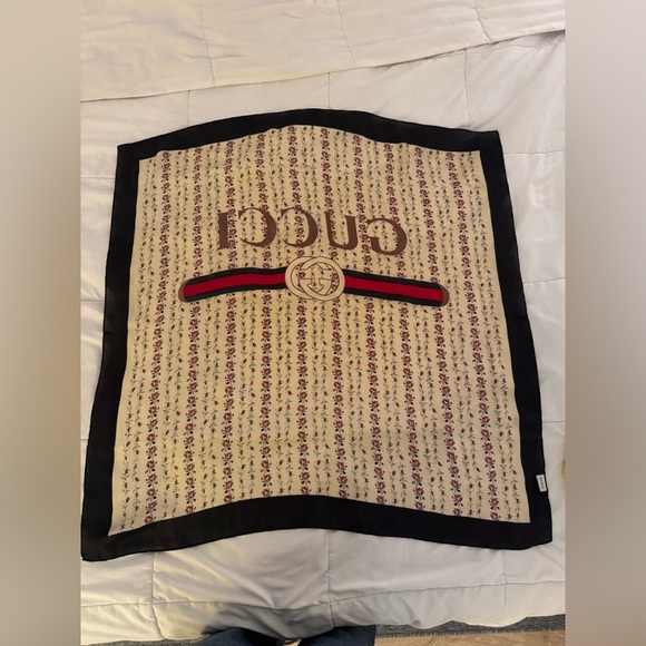 GUCCI SCARF - Picture 7 of 10